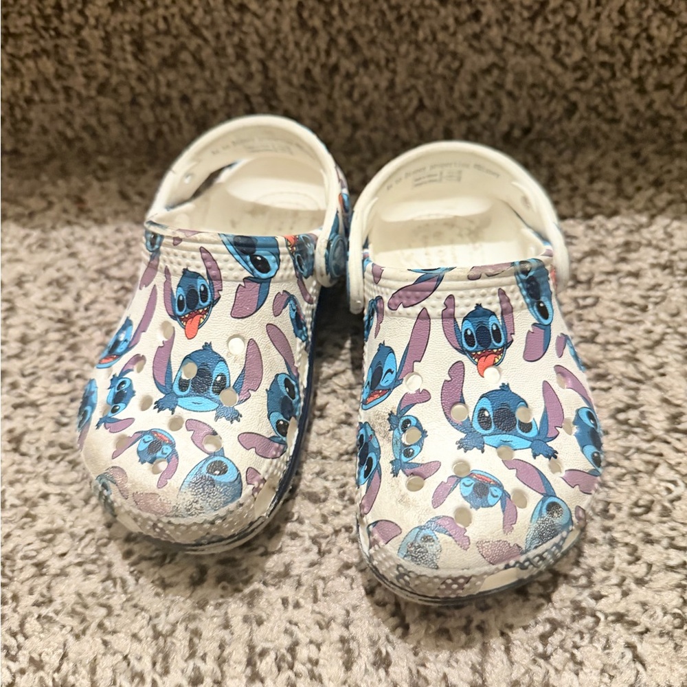 Disney Parks Crocs Stitch C7